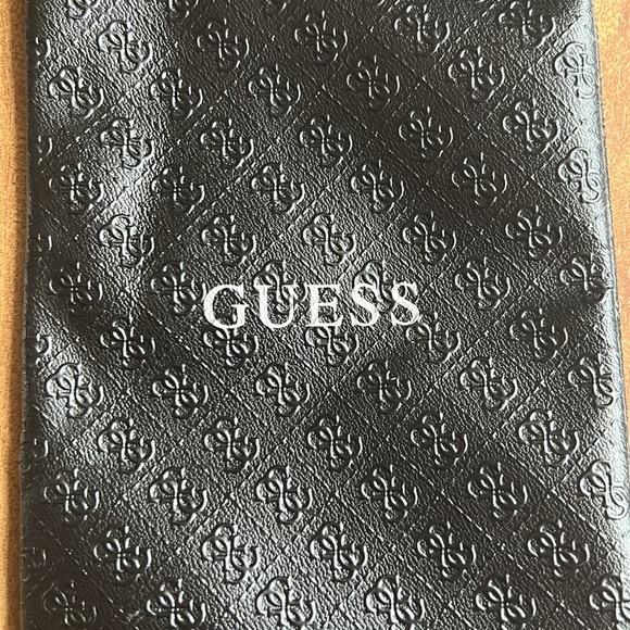 GUESS💫Black Guess Sunglasses Case with Drawstring - Picture 4 of 7
